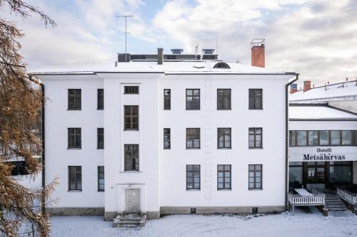 Rovaniemi Hotel | Hotel Metsähirvas: Oceanfront Retreat with Private Beach