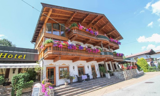 Fieberbrunn Hotel | Pet-Friendly Hotel Metzgerwirt with Ocean Views & Pool