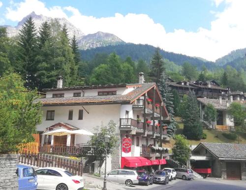 Valtournenche Hotel | Discover Hotel Meublè Meridiana: Pet-Friendly Retreat