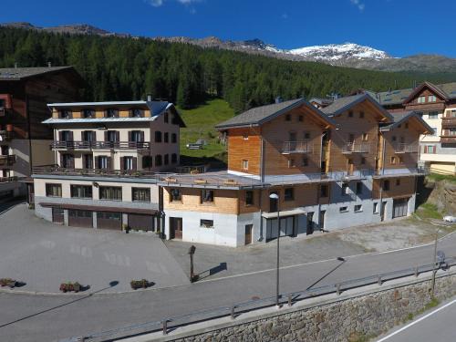 Santa Caterina Valfurva Apartment | Family-Friendly Hotel Meublè Adler: Rooms & Mountain Retreats