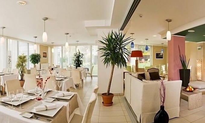 Hodkovicky Hotel | Welcoming Hotel Michael: Family-Friendly with Dining Options