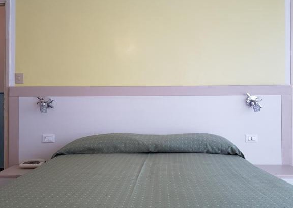 Alassio Hotel | Budget-Friendly Hotel Mignon with Pet-Friendly Amenities