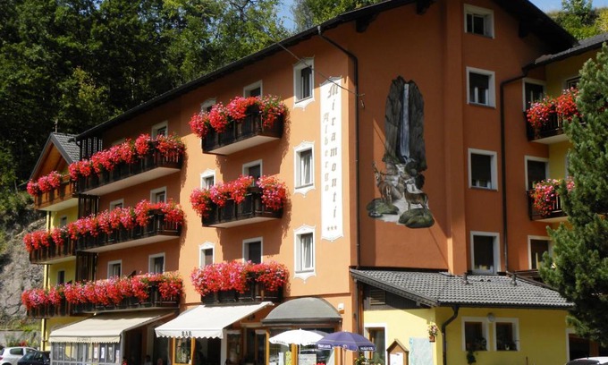 Bedollo Hotel | Discover Hotel Miramonti: Pet-Friendly Beach Retreat