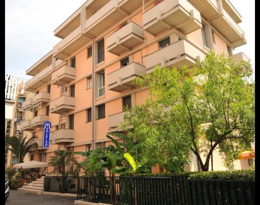 Riva Trigoso Hotel | Seaside Getaway at Hotel Miriam with Ocean Views