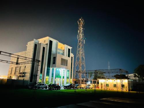Aonla Hotel | Family-Friendly Stay at Hotel MK Lawn with Great Amenities
