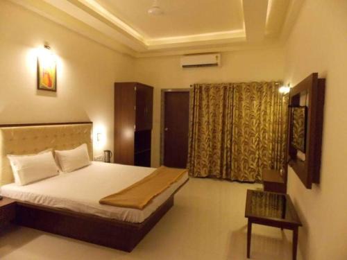Farrukhabad Hotel | Budget-Friendly Stay at Hotel Mohan Palace with Restaurant