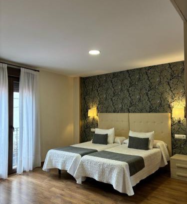 Molinaseca Hotel | Guest Rated Hotel Casa Ramon Molina Real - Pet Friendly Oasis