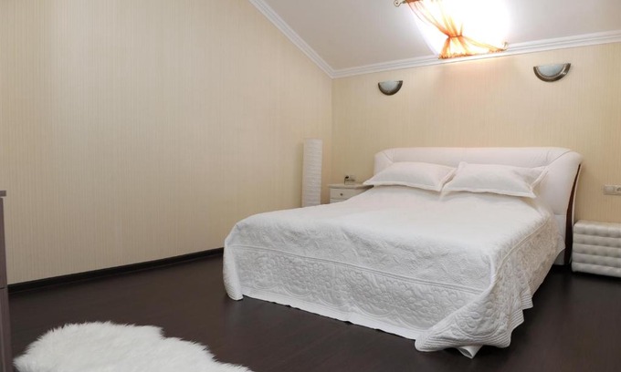Sormovsky City District Hotel | Cozy Hotel Mona Lisa: Pet-Friendly with Pool & Hot Tub