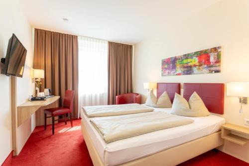 Rhoden House | Discover Hotel Montana: Family-Friendly with Breakfast Included