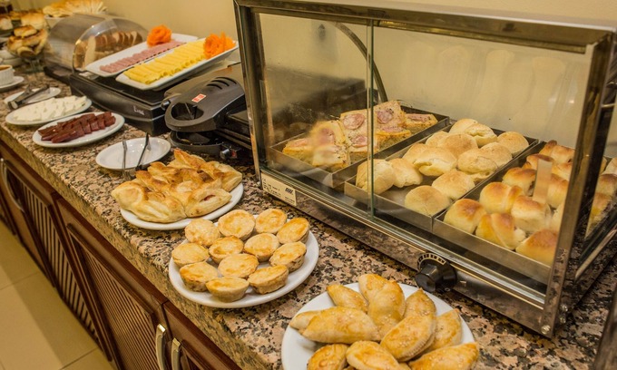 Centro Hotel | Discover Hotel Monte Carlo: Family-Friendly with Dining Options