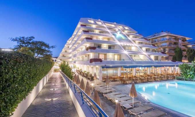 Santa Susanna Hotel | Elegant Hotel Montemar Maritim with Oceanfront Pool Access