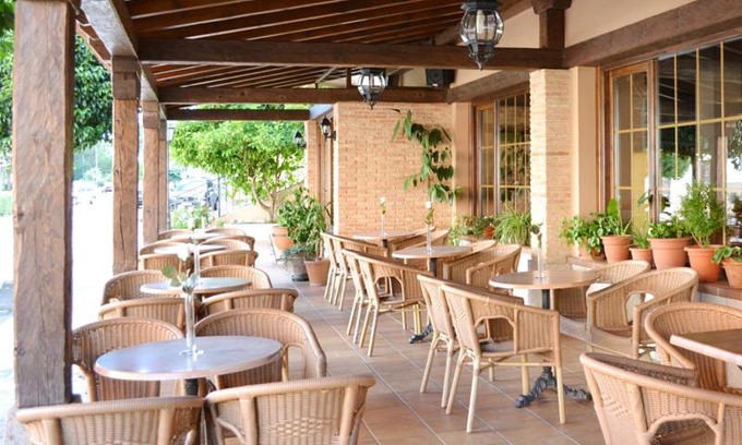 Cuacos de Yuste Hotel | Guest Favorite Hotel Moregón with Breakfast & Family Amenities