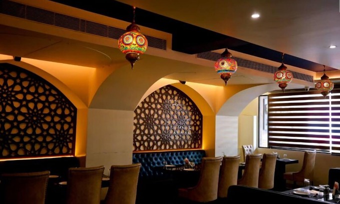 Rakabganj Hotel | Discover Comfort at Hotel Moti Palace: Family-Friendly Stay