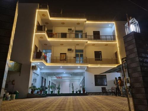 Vrindavan House | Hotel Mukund Urban Silverkey -Free unlimited 5g internet, in house parking- Fully AC - Near Prem Mandir
