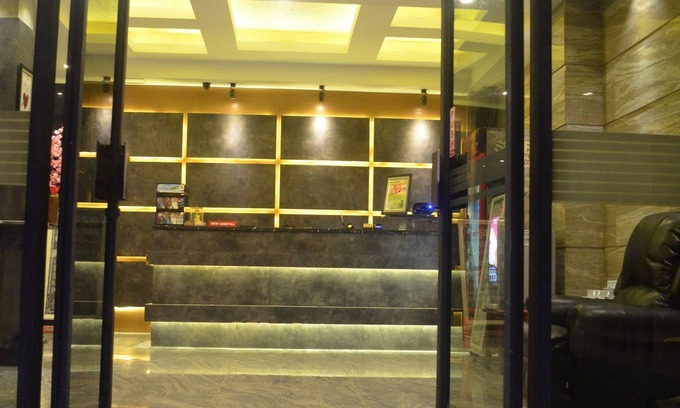 Chinatown Hotel | Budget-Friendly Stay at Hotel Mustika Gajah Mada with Dining