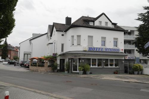 Eschweiler Hotel | Tranquil Getaway at Hotel Mykonos: Breakfast Included