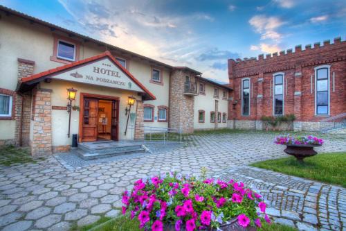 Tarnowskie Gory Hotel | Pet-Friendly Retreat at Hotel na Podzamczu with Breakfast