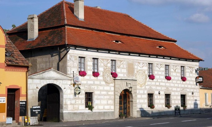 Sedlice Hotel | Pet-Friendly Stay at Hotel Na Velké hospodě – 8/10 Rated