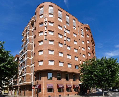 Lleida Hotel | Budget-Friendly Hotel Nadal with Family Amenities & Dining