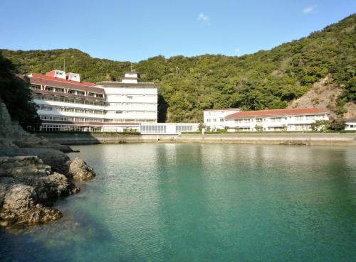 Nachikatsura-cho Hotel | Discover Comfort at Hotel Nagisaya: Family-Friendly Retreat