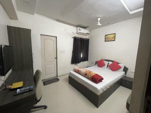 Rajula Hotel | HOTEL NARAYAN EXECUTIVE Rajula With AC And Non AC Both Room
