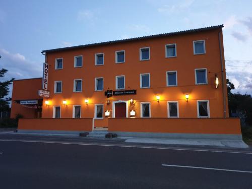 Teuchern House | Family-Friendly Hotel Naundorf: Your Budget Retreat Awaits
