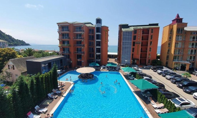 Kvariati Hotel | Oceanfront Hotel Neptun Kvariati with Pool and Spa
