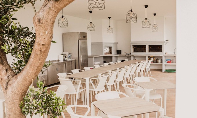 Consolacao Hotel | Relax at Hotel Neptuno: Family-Friendly with Pool & Spa