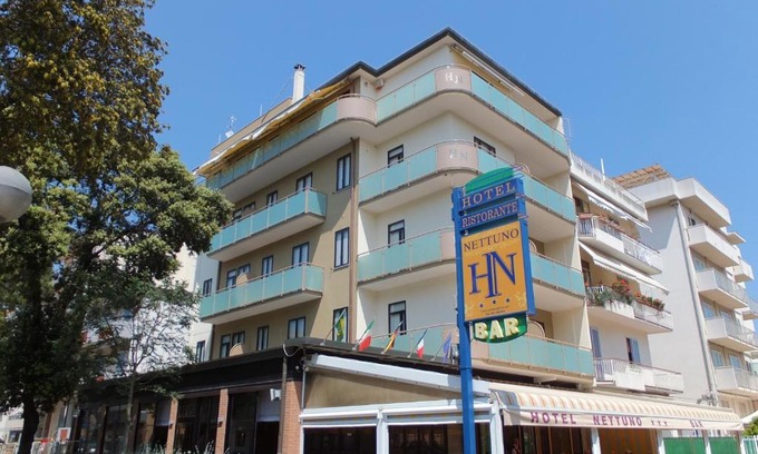 Chioggia Hotel | Hotel Nettuno: Oceanfront Stay with Pet-Friendly Amenities