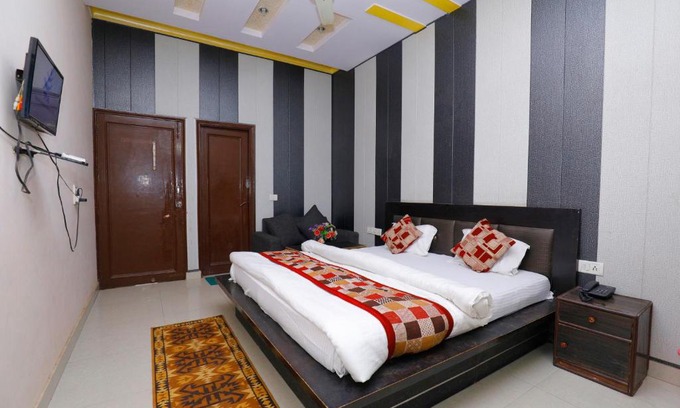 Agra Hotel | Cozy Hotel New Bakshi House with Family-Friendly Amenities