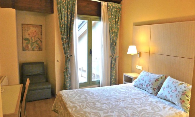 La Seu d'Urgell Hotel | Pet-Friendly Hotel Nice with Restaurant & Breakfast Options
