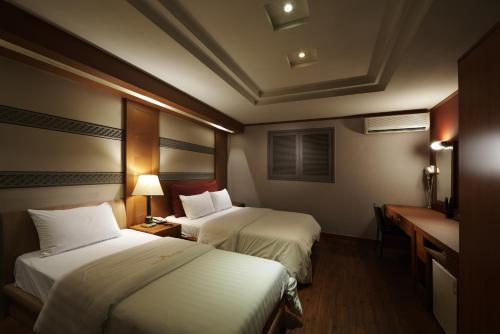 Yeoksam Hotel | Wheelchair Accessible Hotel Noblesse, Yeoksam for Families