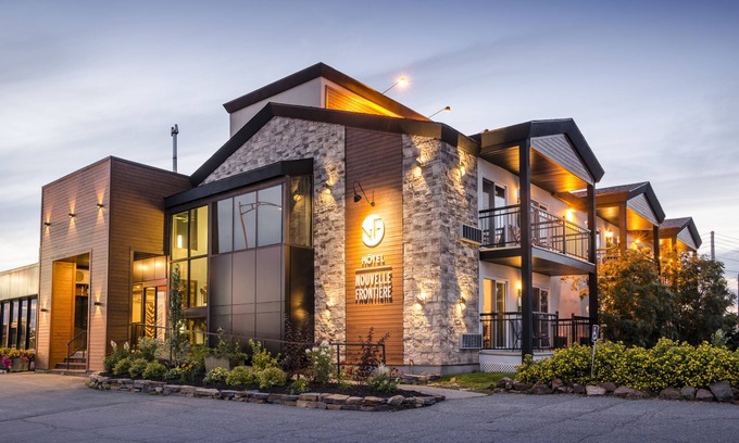 Amos Hotel | Hotel Nouvelle Frontière: Family-Friendly with Breakfast & Hot Tub