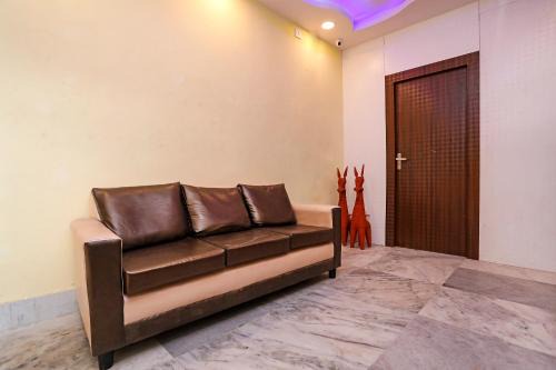 Chinar Park Hotel | Budget-Friendly Stay at OYO 99 Kombo: Ideal for Families