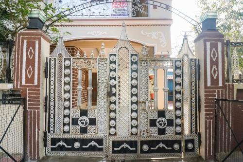 Bhopal Hotel | Discover OYO Hotel Aditya Villa: Family-Friendly Retreat