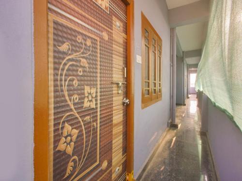 Farooq Nagar Hotel | Child-Friendly AC Rooms at AM Luxury - Rated 8.5/10!