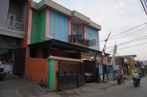 Gowa Hotel | Budget-Friendly Stay at OYO 93876 Athirah Kost