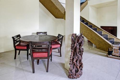 Gerung Hotel | Budget-Friendly Stay at OYO 91739 Ayu Bypass Mansion