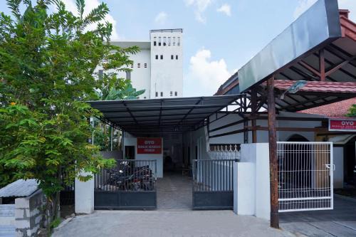 Gresik Hotel | Budget-Friendly Stay at SPOT ON 2479 Berkah Residence