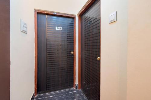Kolkata Hotel | Family-Friendly Stay at OYO Chilli Pepper Hotel & Restaurant