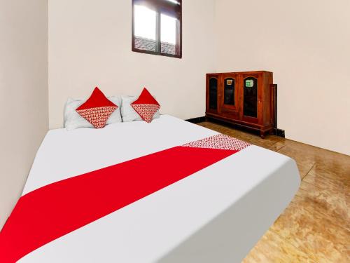 Trenggalek Hotel | Discover OYO Homes 91134: Family-Friendly Stay Awaits