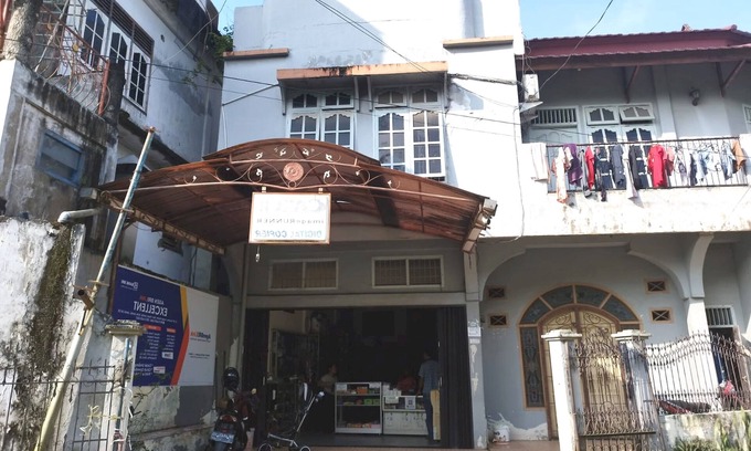 Jambi Hotel | Highly Rated OYO 92561 Kost: Family-Friendly & Breakfast Included