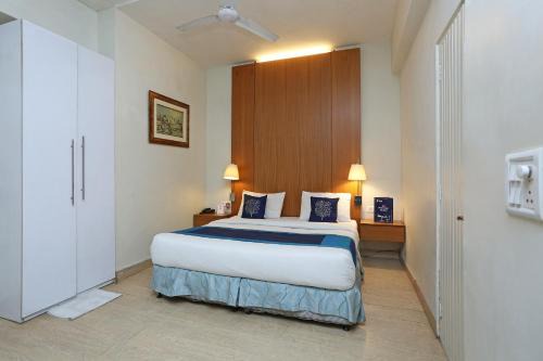 Kalkaji Hotel | Cozy Gem Near Lotus Temple with Kitchen and Breakfast
