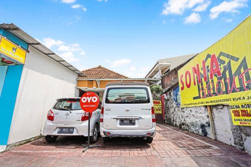 Siwalankerto Hotel | Budget-Friendly Stay at OYO 90799 Griyo Sonia with Breakfast