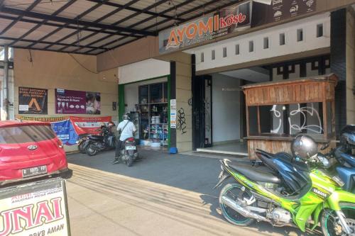 Tegal Hotel | Budget-Friendly OYO 94022 Guest House Ayomi Syariah