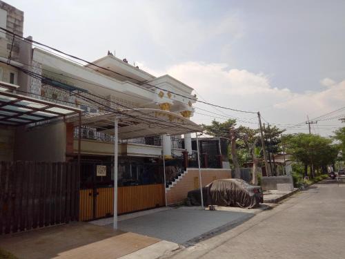 Waru Hotel | Budget-Friendly Guest House Bu Iin Syariah with Breakfast
