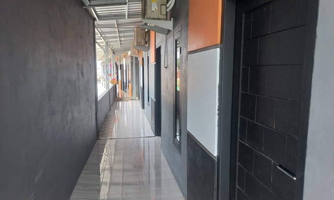 Slawi Hotel | Budget-Friendly Stay at OYO 93900 Guest House Cinta Damai
