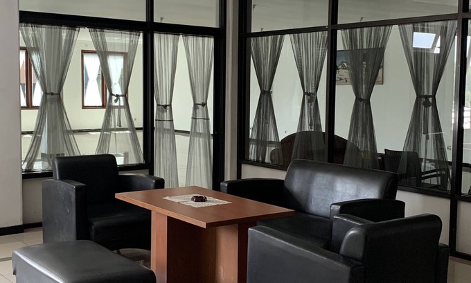 Tana Tidung Hotel | Budget-Friendly OYO 92865 Guest House with Breakfast