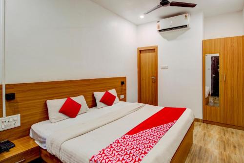 Sualkuchi Hotel | Discover OYO Flagship Hill View Residency Near ACA Stadium