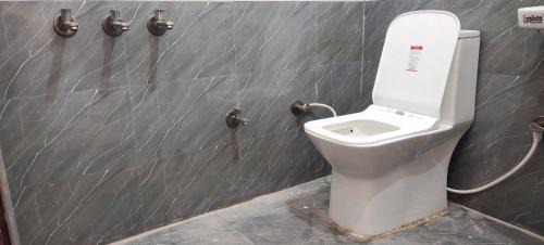 Faizabad Apartment | Hotel O Home PK Guest Homestay